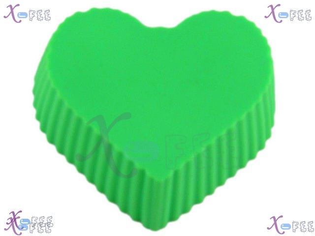 dgmj00013 3PCS DIY Kitchen FOOD Green Heart Silicone Bakeware Muffins Cupcake Baking Molds 2